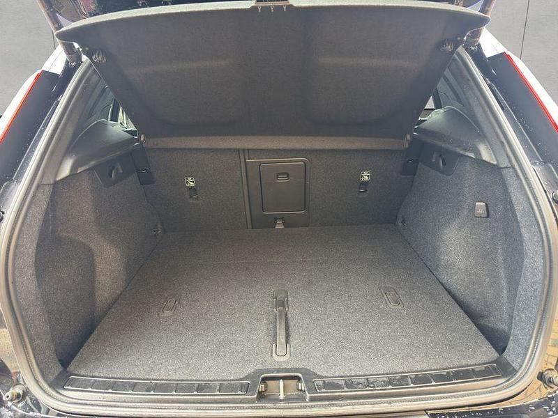 Gebraucht Volvo XC40 163 PS (119 kW) 2024 Schwarz SUV