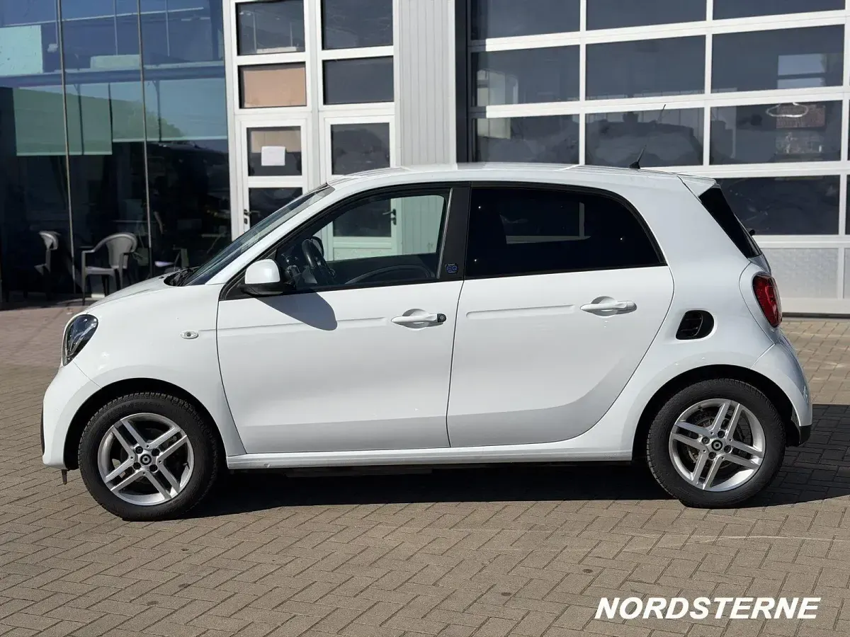 Usata Smart ForFour Electric Drive Passion 60 kW (82 CV) 2021 Bianco Utilitaria