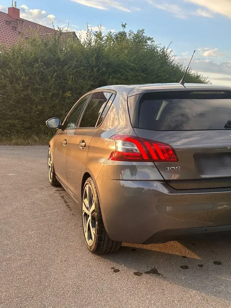 Gebraucht Peugeot 308 Allure 110 PS (80 kW) 2017 Grau Limousine
