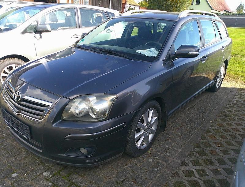 Grau Gebraucht 2006 Toyota Avensis Kombi | 1.999 € (Guter Preis) - Bild 1/4
