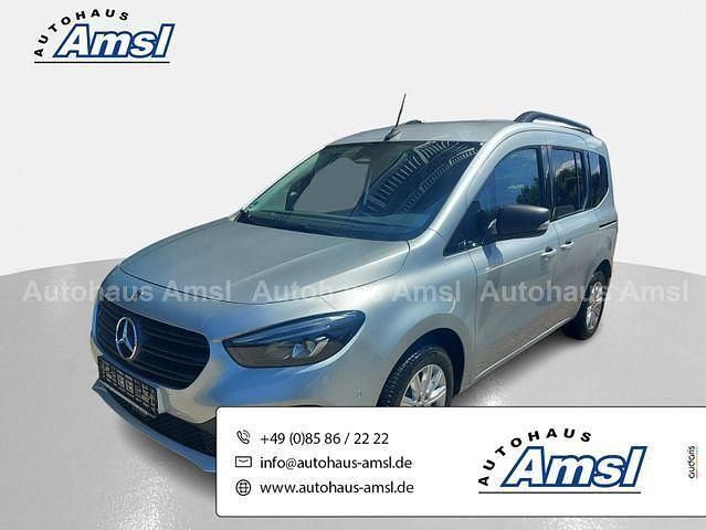 Lackfarbe helvinsilber metalli Gebraucht 2023 Mercedes Citan 113 Kombi | 26.950 € (Fairer Preis) - Bild 1/4