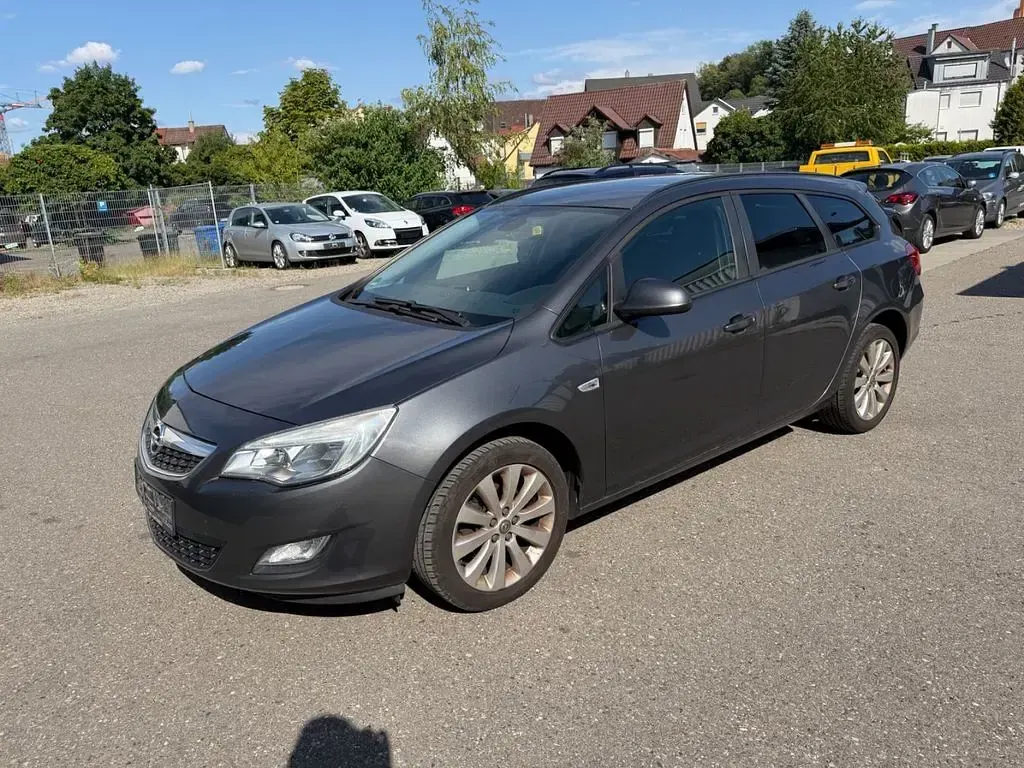 Gebraucht Opel Astra Edition 140 PS (102 kW) 2012 Grau Kombi