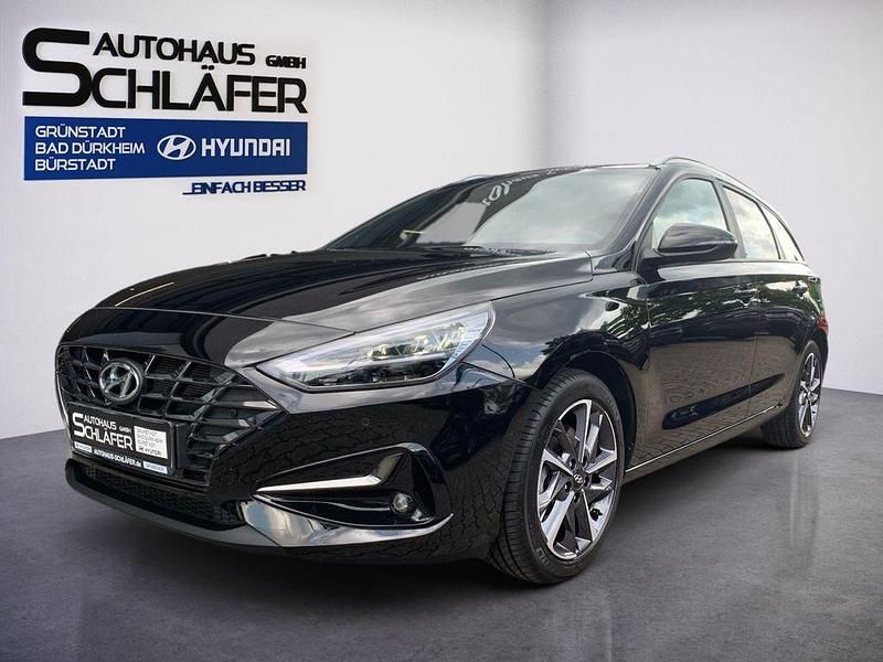 Abyss black / mic Gebraucht 2024 Hyundai i30 Advantage Kombi | 21.480 € (Fairer Preis) - Bild 1/4