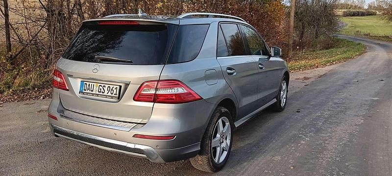 Gebraucht Mercedes ML250 204 PS (150 kW) 2012 Silber SUV