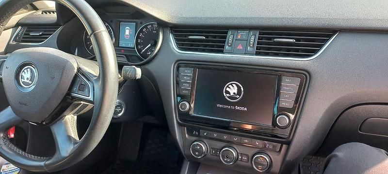 Gebraucht Skoda Octavia Elegance 150 PS (110 kW) 2014 Weiß Kleinwagen