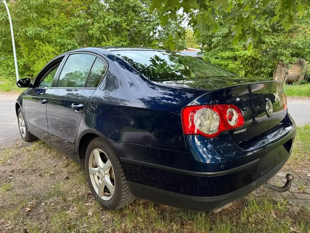 Gebraucht VW Passat 140 PS (102 kW) 2008 Blau Limousine
