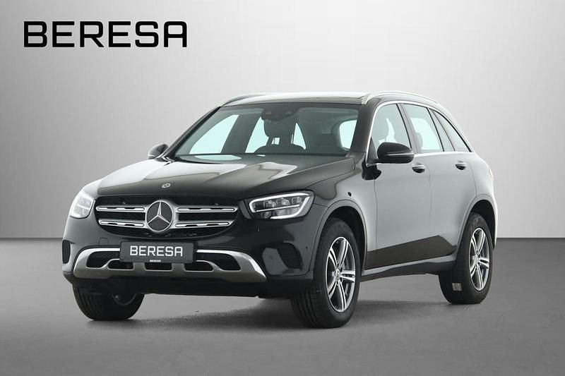 Metalliclack obsidianschwarz Gebraucht 2022 Mercedes GLC300e SUV | 34.580 € (Fairer Preis) - Bild 1/4