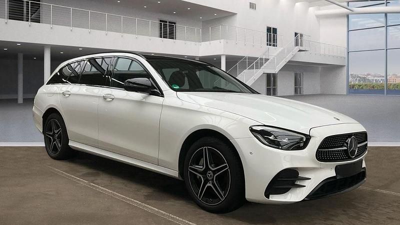 Weiß Gebraucht 2022 Mercedes E300 AMG Limousine | 28.980 € (Superpreis) - Bild 1/3