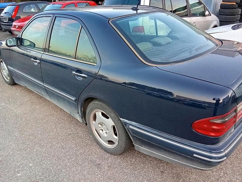 Gebraucht Mercedes E240 170 PS (125 kW) 2001 Limousine