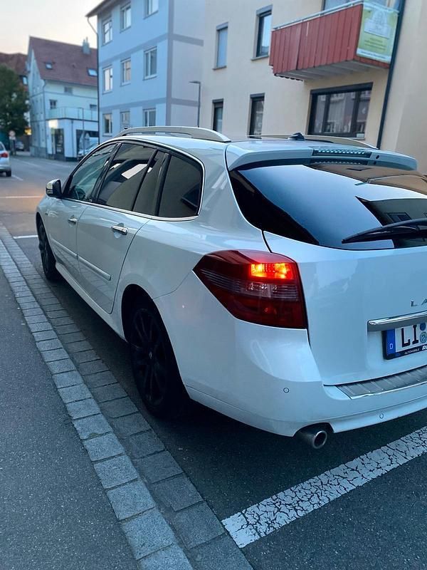 Weiß Gebraucht 2014 Renault Laguna III Kombi | 6.500 € (Etwas zu teuer) - Bild 1/4