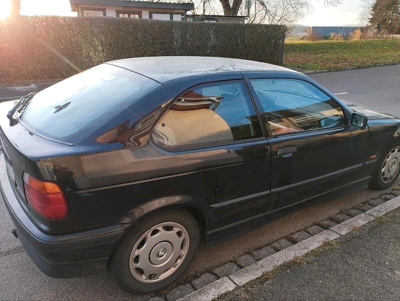 Gebraucht BMW 316 101 PS (74 kW) 1998 Schwarz Limousine