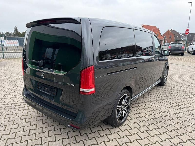Gebraucht Mercedes V300 AMG 237 PS (174 kW) 2023 Grau Van / Kleinbus
