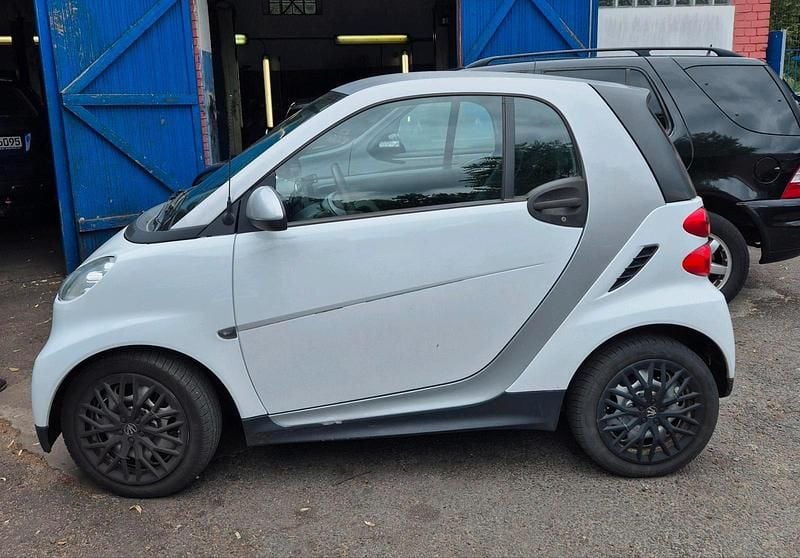 Weiß Gebraucht 2012 Smart ForTwo Coupé Kleinwagen | 2.450 € (Superpreis) - Bild 1/4