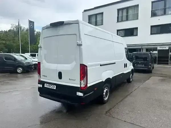 Gebraucht Iveco Daily 156 PS (114 kW) 2026 Weiss weiss Van