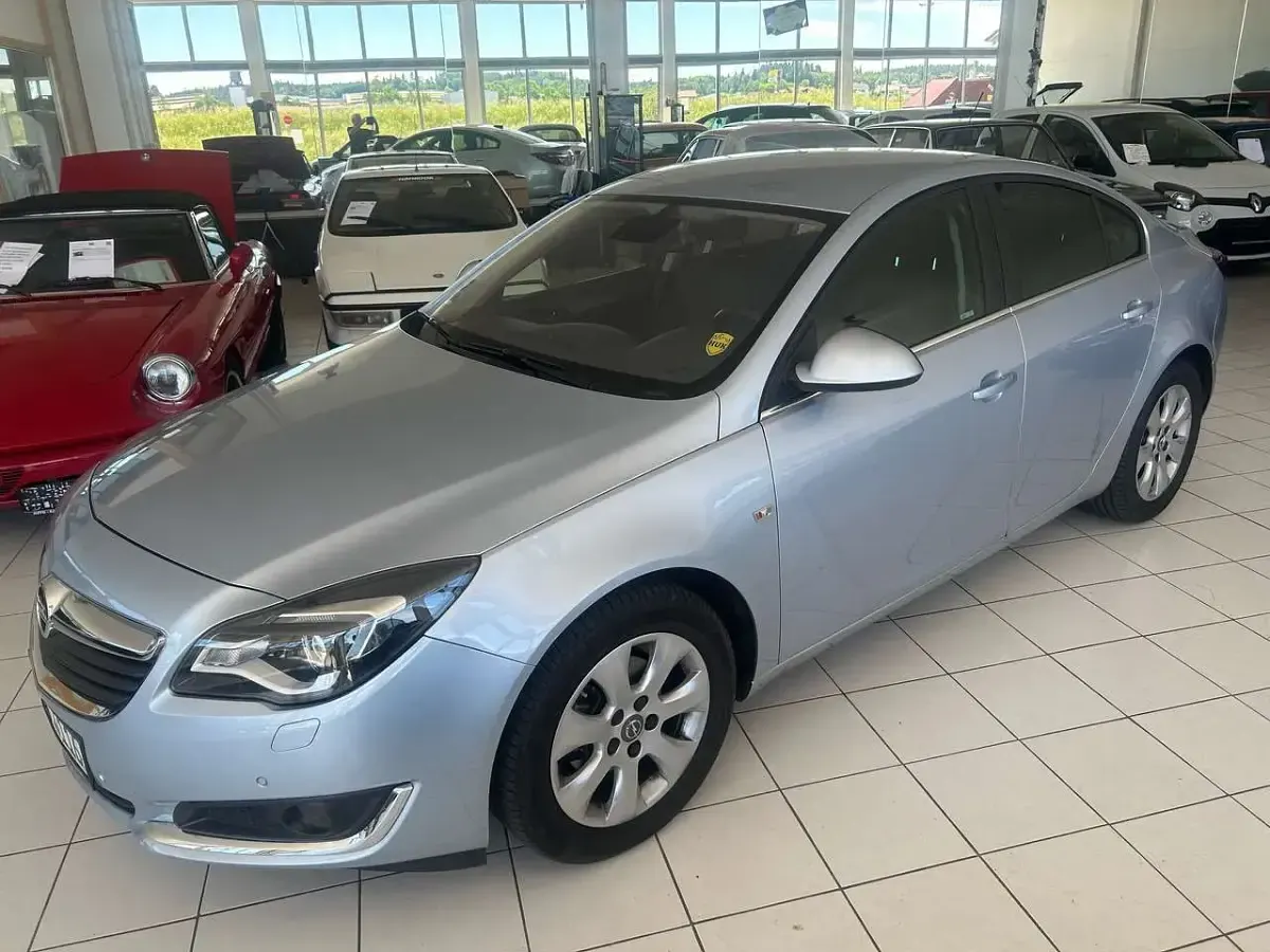 Gebraucht Opel Insignia Edition 170 PS (125 kW) 2016 Diamant blau(m2) / diam silb Limousine