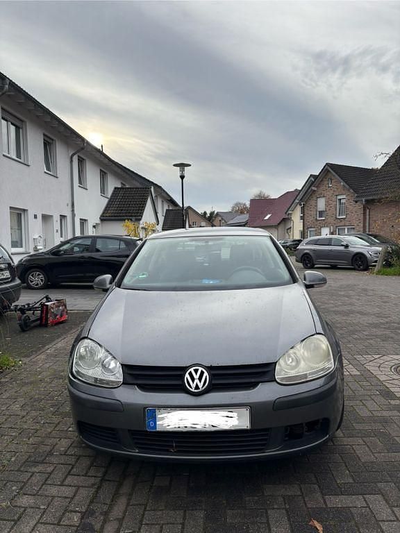 Grau Gebraucht 2005 VW Golf IV Trendline Limousine | 1.850 € (Etwas zu teuer) - Bild 1/4