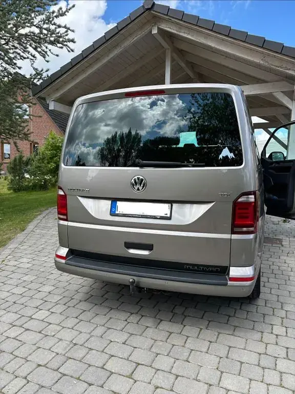 Gebraucht VW Multivan 102 PS (75 kW) 2017 Beige Van / Kleinbus