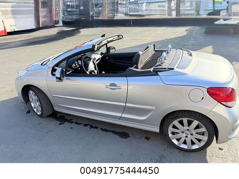 Gebraucht Peugeot 207 CC Platinum 111 PS (81 kW) 2011 Silber Cabrio