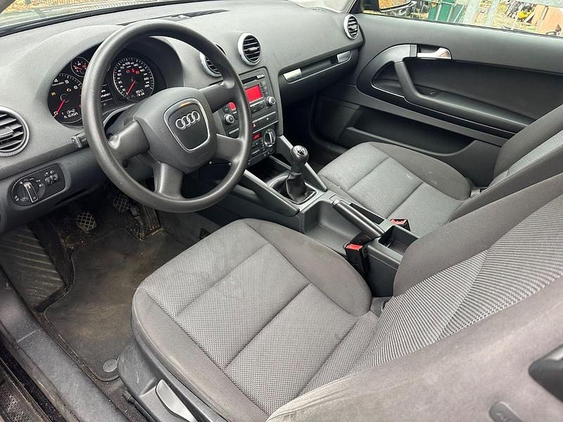 Second-hand Audi A3 Attraction 125 CP (91 kW) 2009 Negru Hatchback