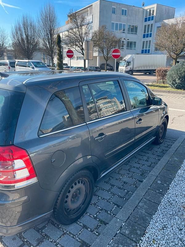 Gebraucht Opel Zafira 140 PS (102 kW) 2012 Grau Van / Kleinbus