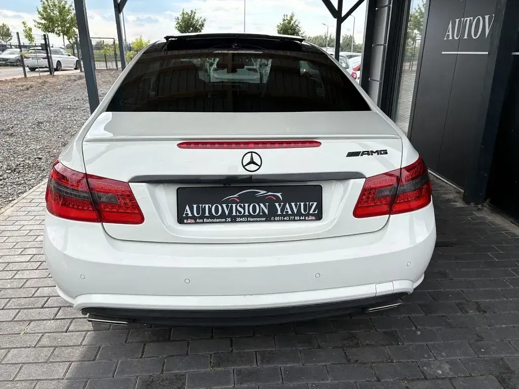 Gebraucht Mercedes E500 408 PS (300 kW) 2012 Calcitweiss  unilack Coupé