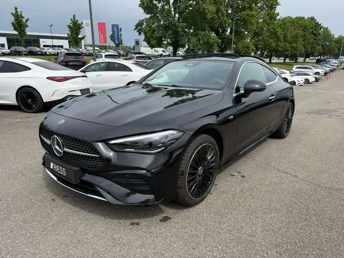 Gebraucht Mercedes CLE300 AMG 313 PS (230 kW) 2024 Metalliclack obsidianschwarz Coupé