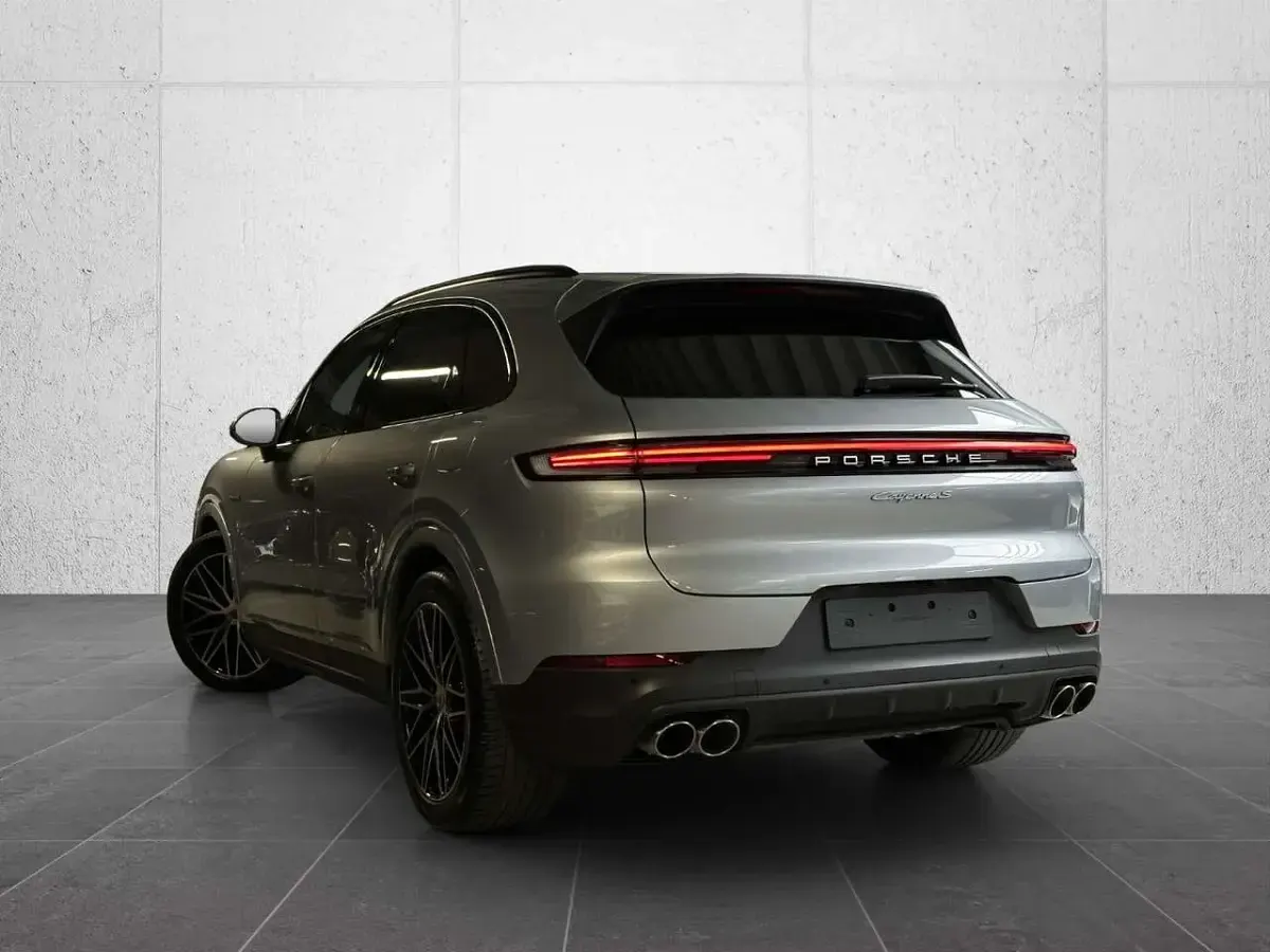 Gebraucht Porsche Cayenne S E-Hybrid 519 PS (381 kW) 2025 Silber SUV