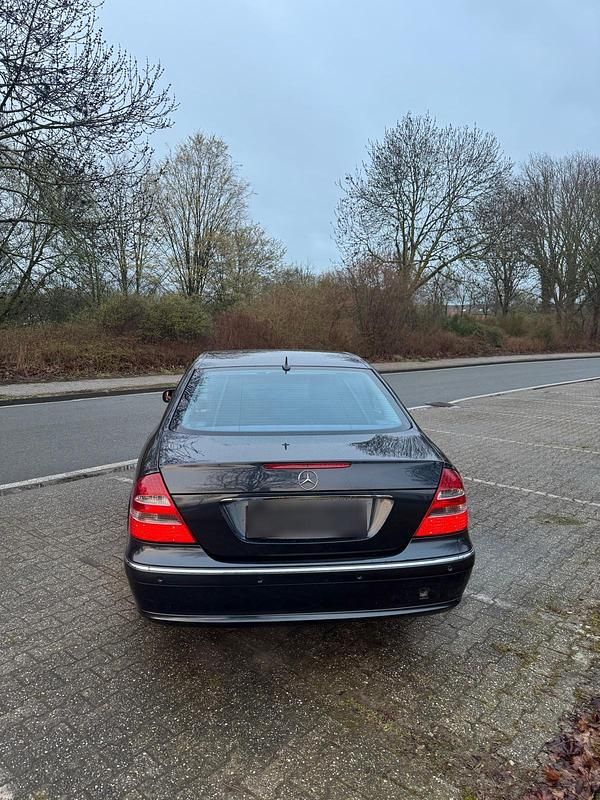 Gebraucht Mercedes E350 272 PS (200 kW) 2005 Andere farben Limousine