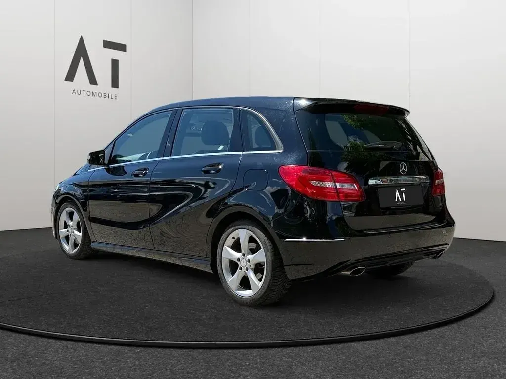 Gebraucht Mercedes B200 156 PS (114 kW) 2014 Schwarz Kleinwagen