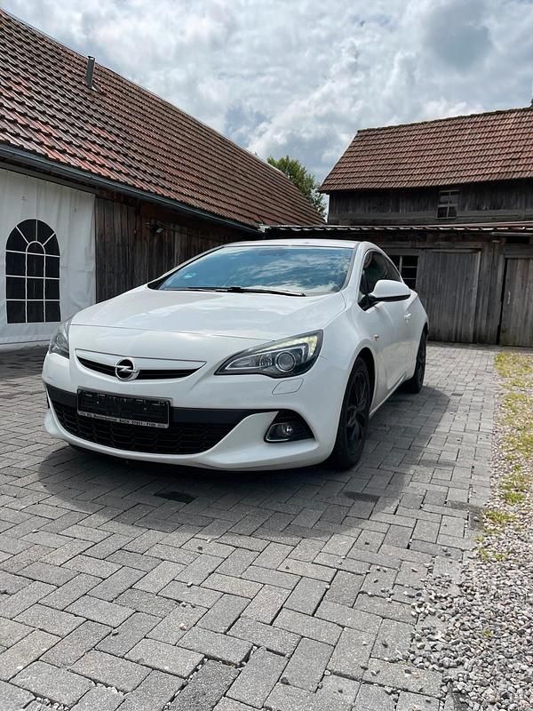 Weiß Gebraucht 2014 Opel Astra GTC Limousine | 8.000 € (Fairer Preis) - Bild 1/4