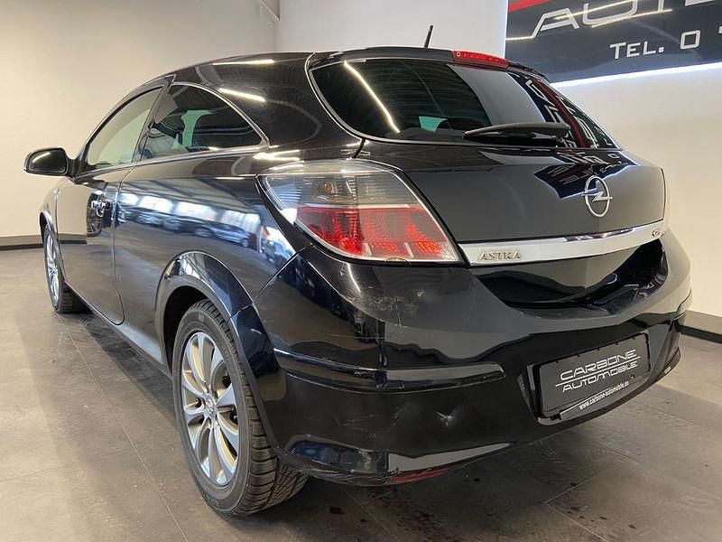 Gebraucht Opel Astra GTC Edition 116 PS (85 kW) 2011 Schwarz Coupé