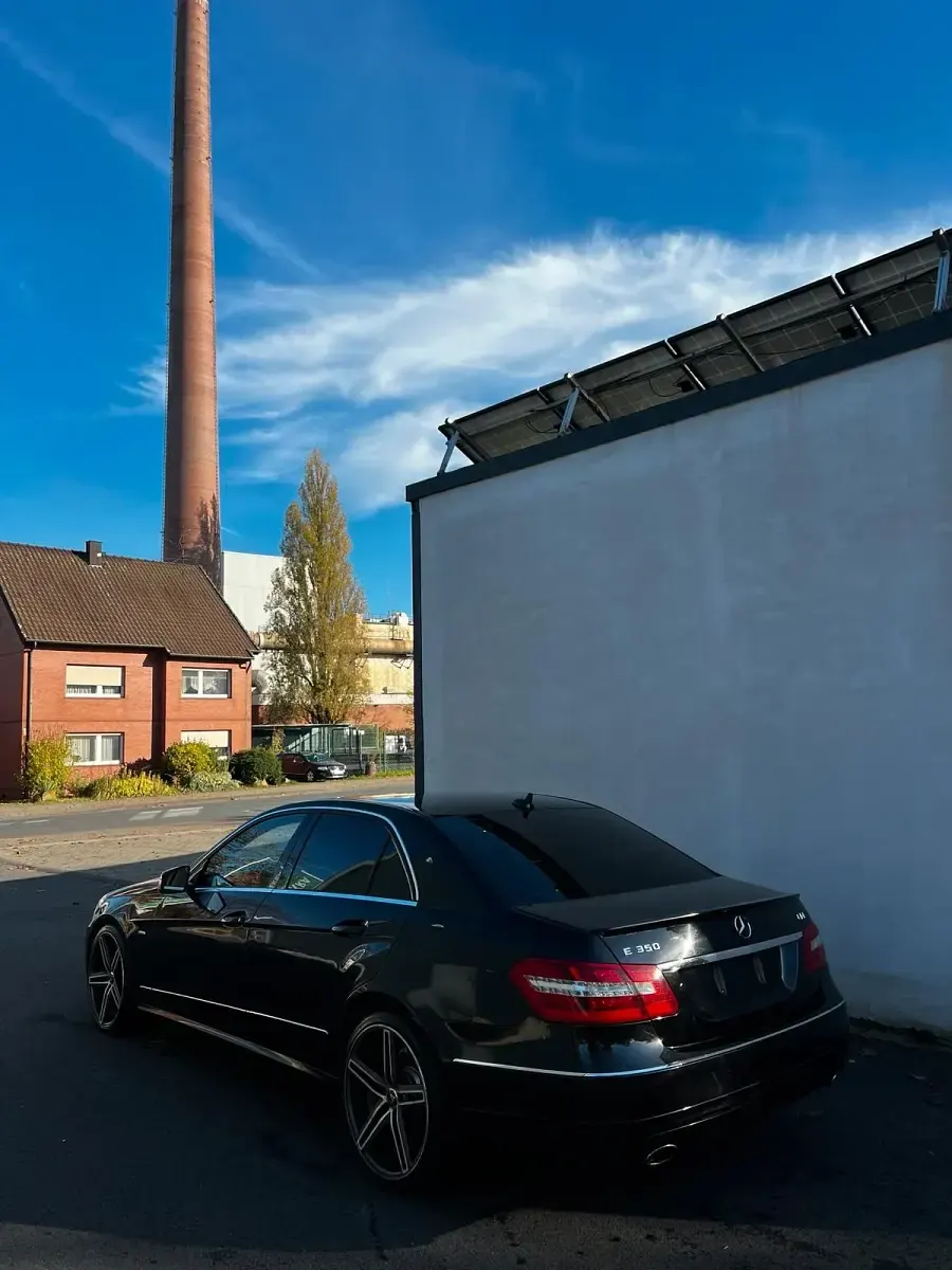 Gebraucht Mercedes E350 265 PS (194 kW) 2011 Schwarz Limousine