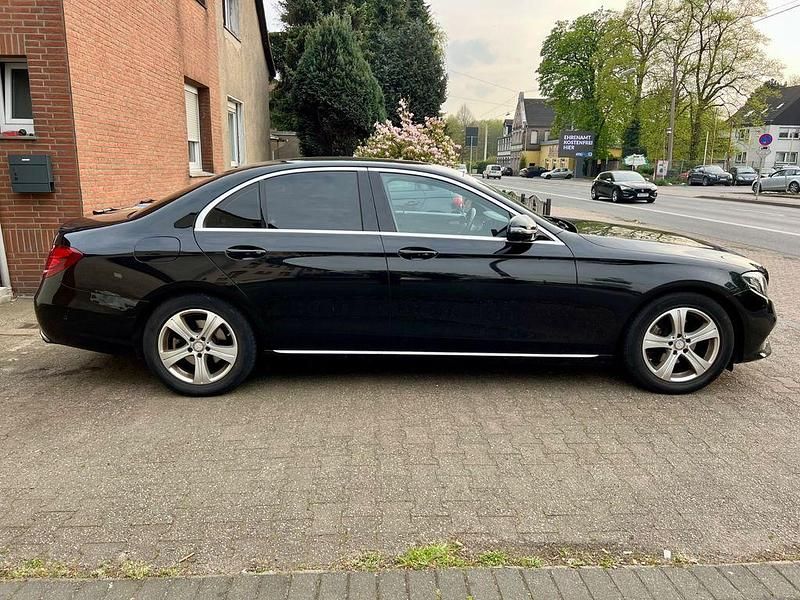 Usata Mercedes E220 194 CV (142 kW) 2016 Nero Berlina