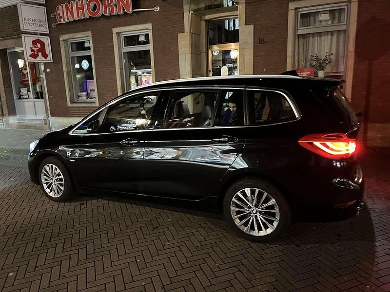 Schwarz Gebraucht 2018 BMW 218 Luxury Line Van / Kleinbus | 19.499 € - Bild 1/4
