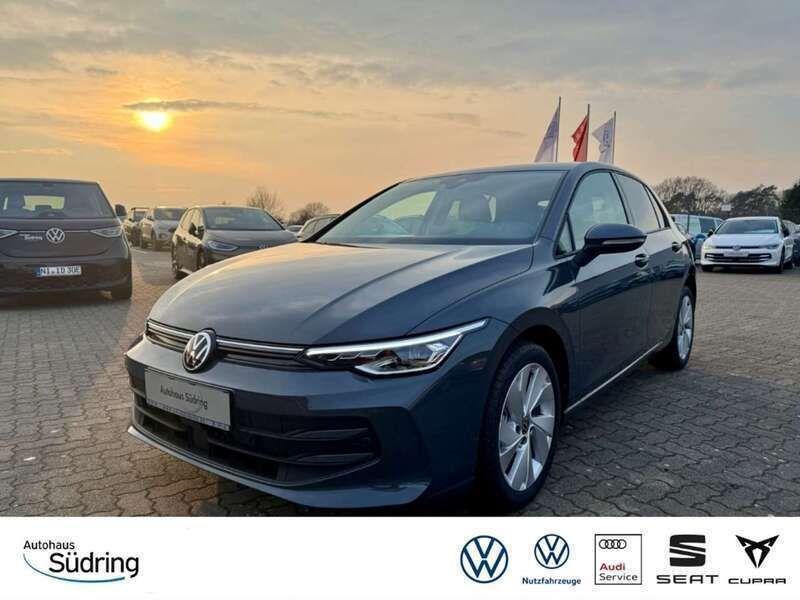 Grau Gebraucht 2024 VW Golf VIII Life Limousine | 26.989 € (Fairer Preis) - Bild 1/4