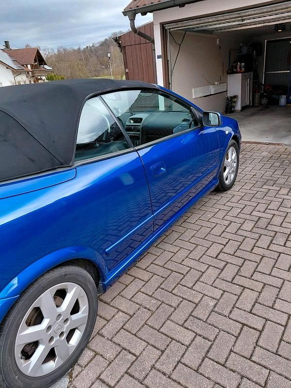 Gebraucht Opel Astra Cabriolet 147 PS (108 kW) 2004 Blau Cabrio