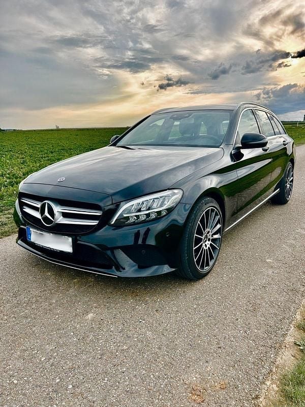 Schwarz Gebraucht 2019 Mercedes C180 Avantgarde Kombi | 20.800 € (Fairer Preis) - Bild 1/4