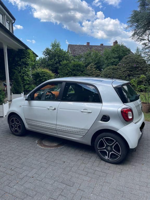 Weiß Gebraucht 2015 Smart ForFour Kleinwagen | 5.500 € (Superpreis) - Bild 1/4
