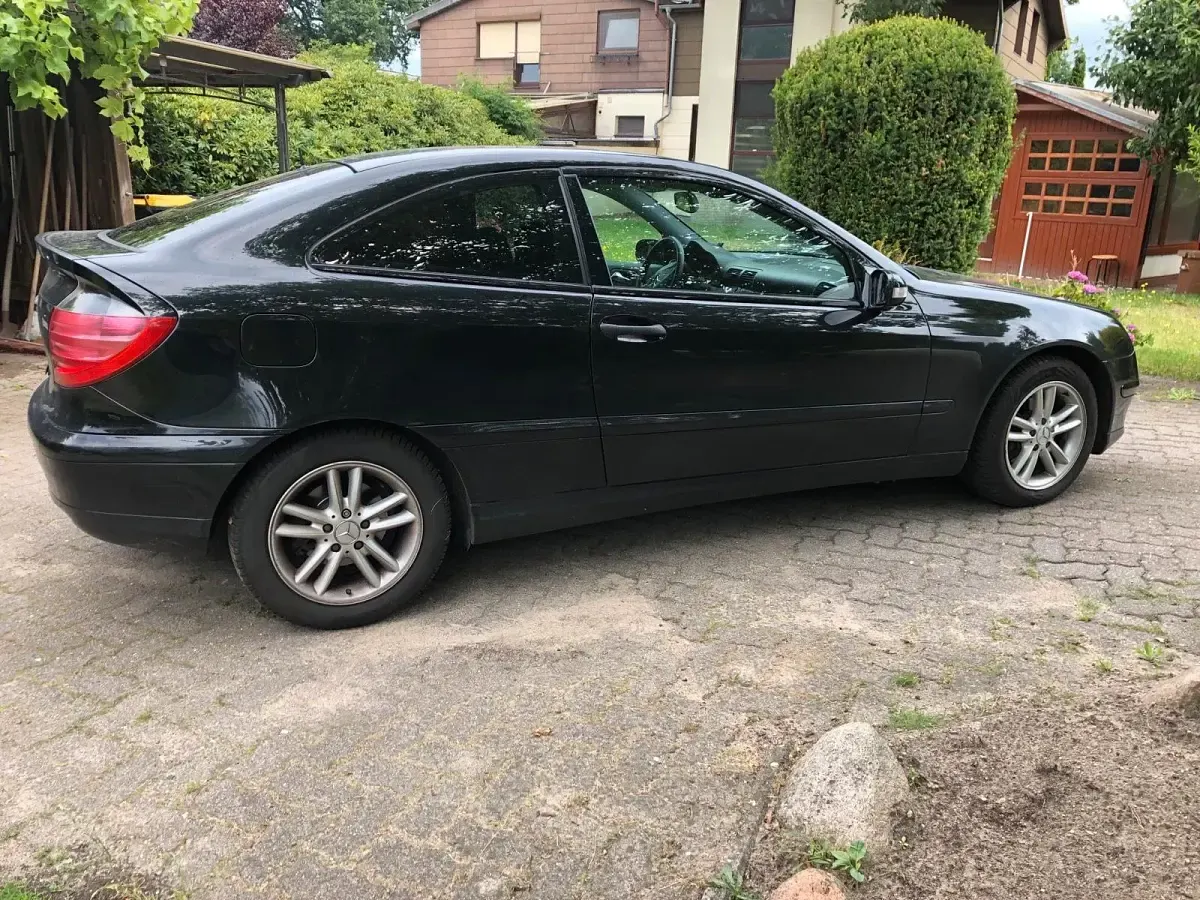 Gebraucht Mercedes C200 163 PS (119 kW) 2003 Schwarz Coupé