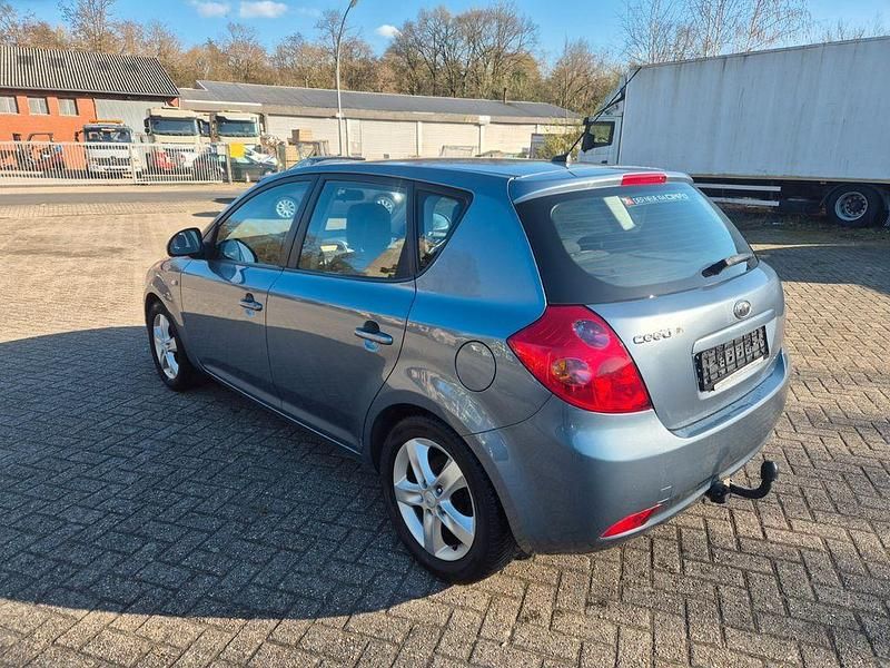 Gebraucht Kia Ceed 109 PS (80 kW) 2008 Blau Kleinwagen