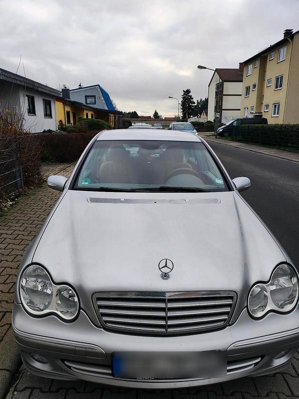 Silber Gebraucht 2005 Mercedes 180 Limousine | 6.850 € - Bild 1/4