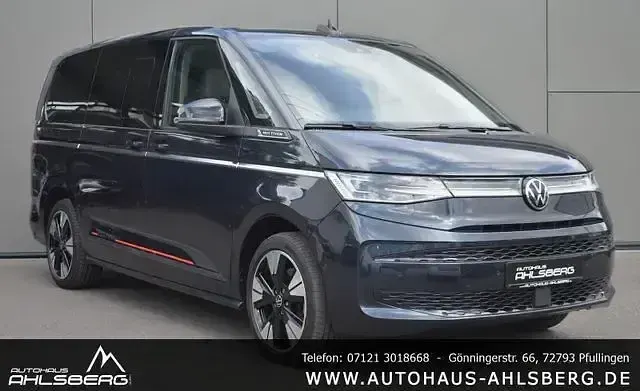Second-hand VW Multivan Style 150 CP (110 kW) 2023 Albastru Monovolum