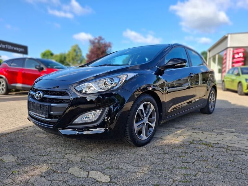 Schwarz Gebraucht 2015 Hyundai i30 YES! Limousine | 9.990 € (Fairer Preis) - Bild 1/4