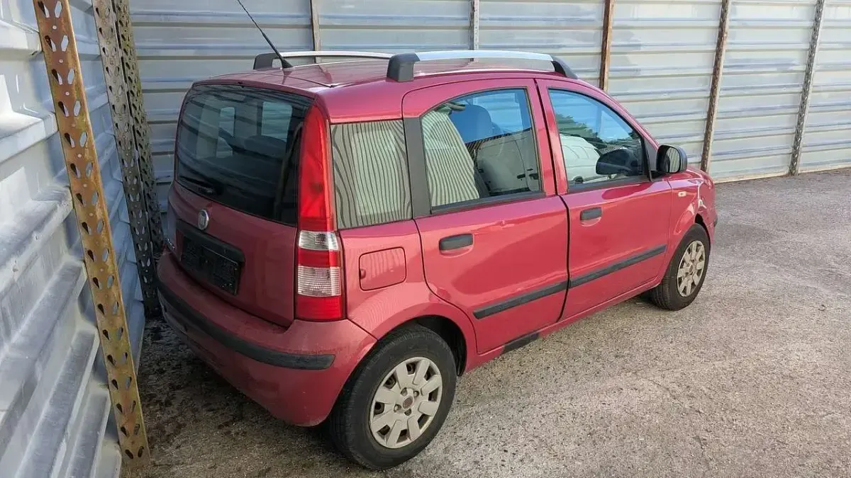 Gebraucht Fiat Panda Dynamic 60 PS (44 kW) 2010 Colore esterno (magenta (vr70 Kleinwagen