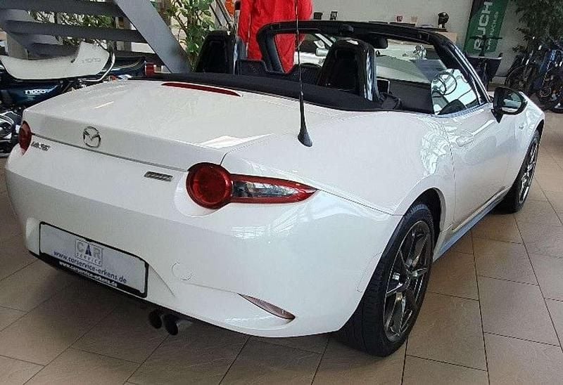 Używany Mazda MX5 Exclusive-Line 131 KM (96 kW) 2017 Biały Kabriolet