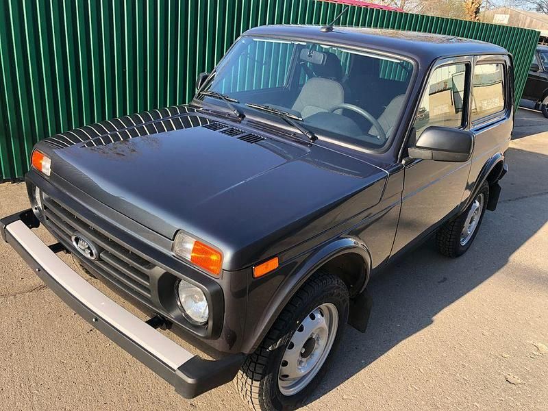 Neu Lada niva 83 PS (61 kW) 2026 Schwarz SUV
