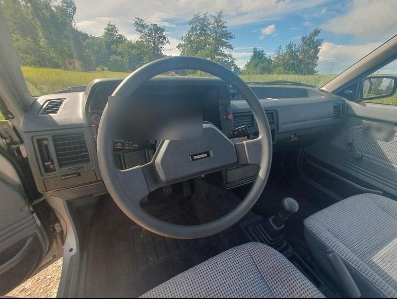 Gebraucht Mazda 323 60 PS (44 kW) 1985 Silber Kleinwagen