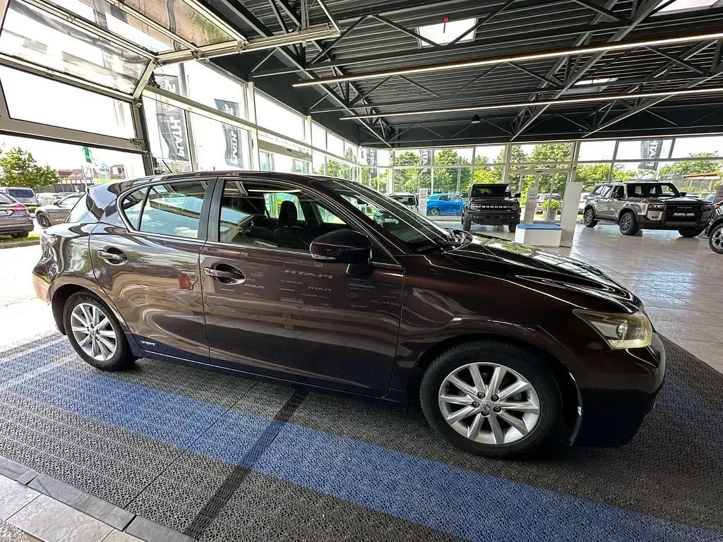 Gebraucht Lexus CT200h Dynamic Line 99 PS (72 kW) 2012 Braun Limousine