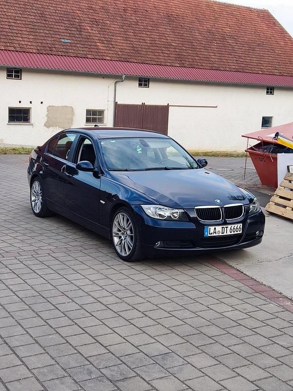 Gebraucht BMW 320 163 PS (119 kW) 2007 Blau Limousine