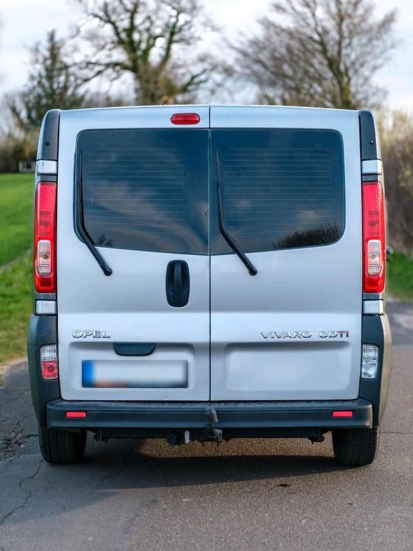 Gebraucht Opel Vivaro 114 PS (83 kW) 2012 Silber Van / Kleinbus